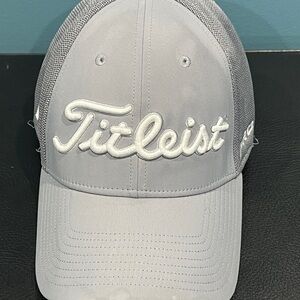 Titleist Hat Gray White S/M FJ Footjoy Pro V1 Mens Mesh A-Flex Fitted Golf Cap